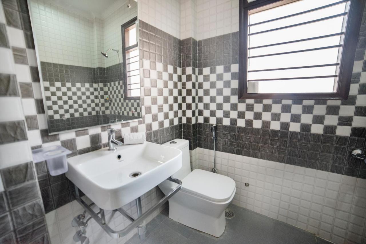 Fabhotel Mannat Residency Sec 52 구르가온 외부 사진