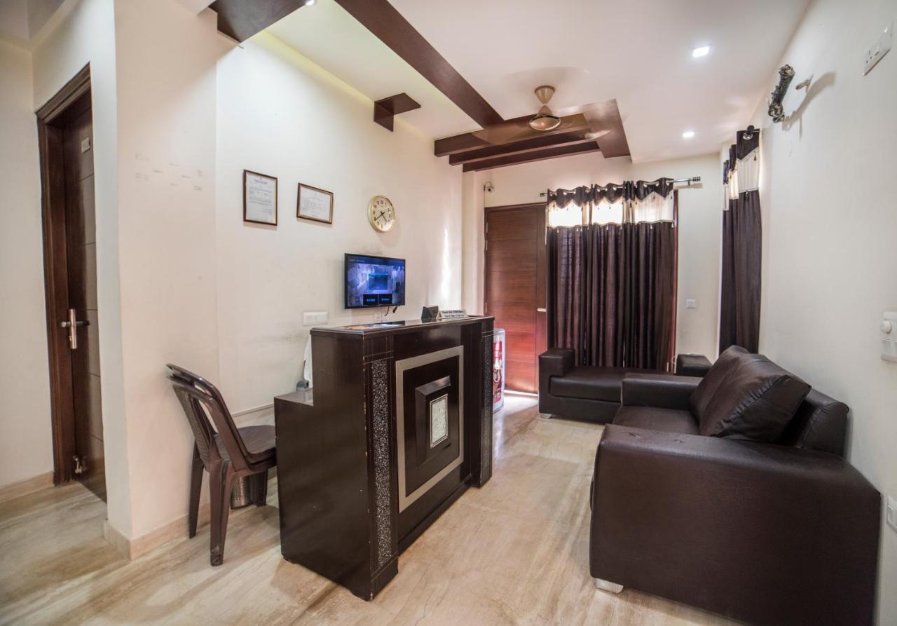 Fabhotel Mannat Residency Sec 52 구르가온 외부 사진