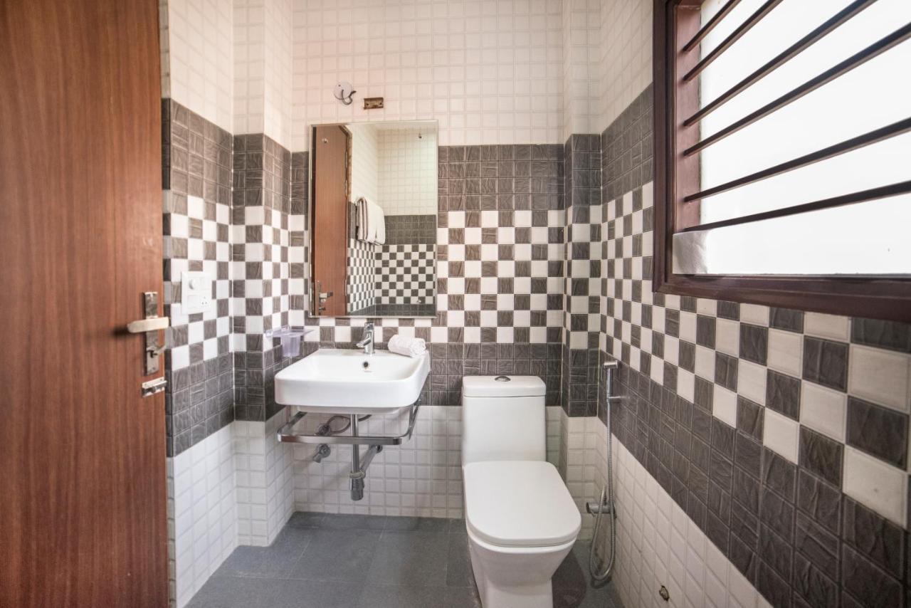 Fabhotel Mannat Residency Sec 52 구르가온 외부 사진