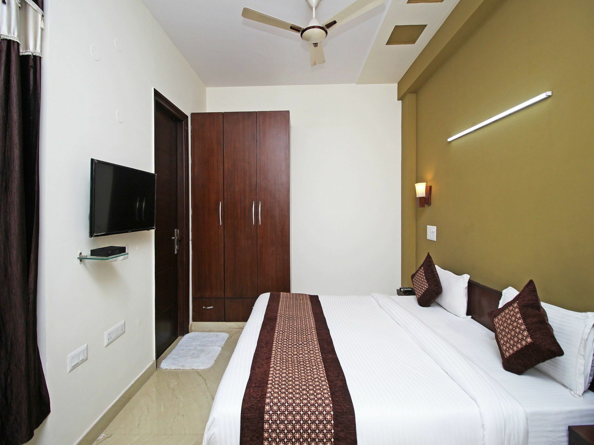 Fabhotel Mannat Residency Sec 52 구르가온 외부 사진