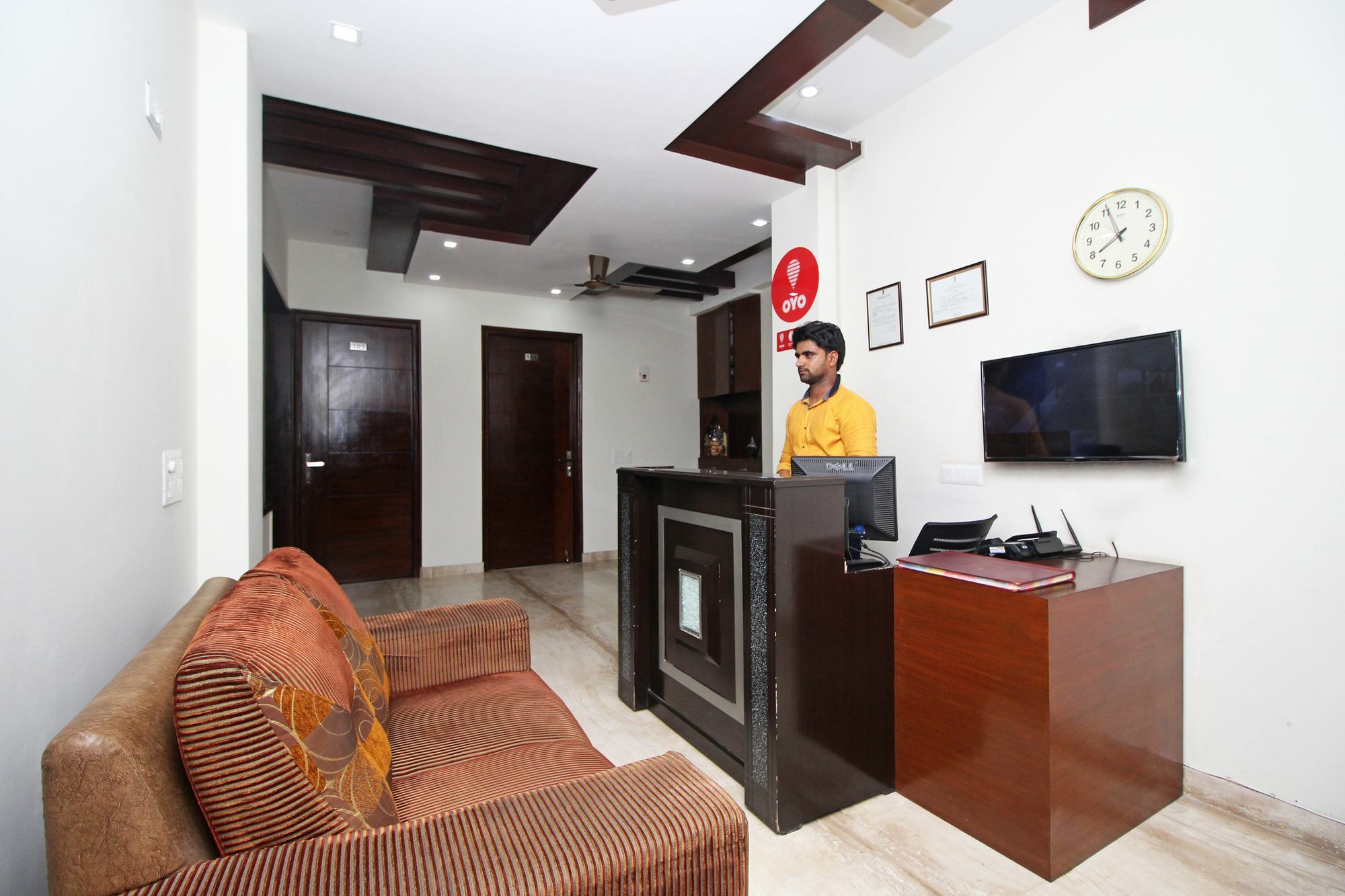 Fabhotel Mannat Residency Sec 52 구르가온 외부 사진