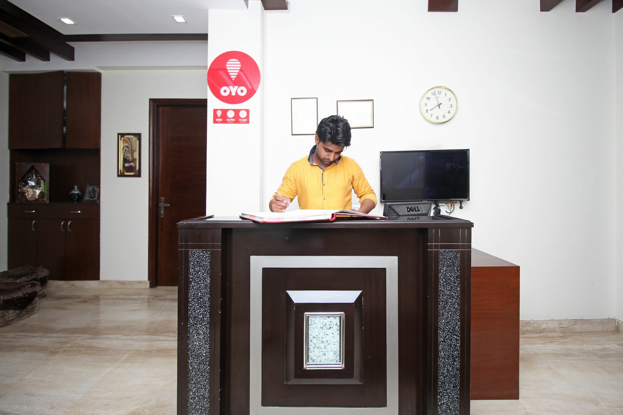Fabhotel Mannat Residency Sec 52 구르가온 외부 사진