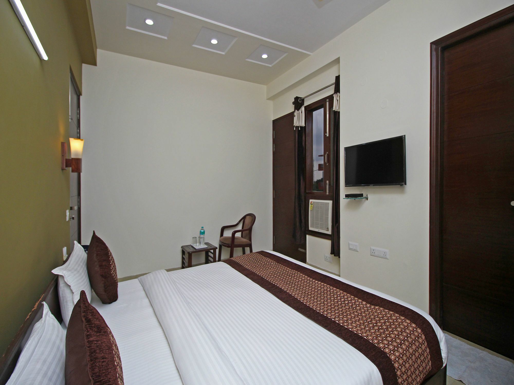 Fabhotel Mannat Residency Sec 52 구르가온 외부 사진
