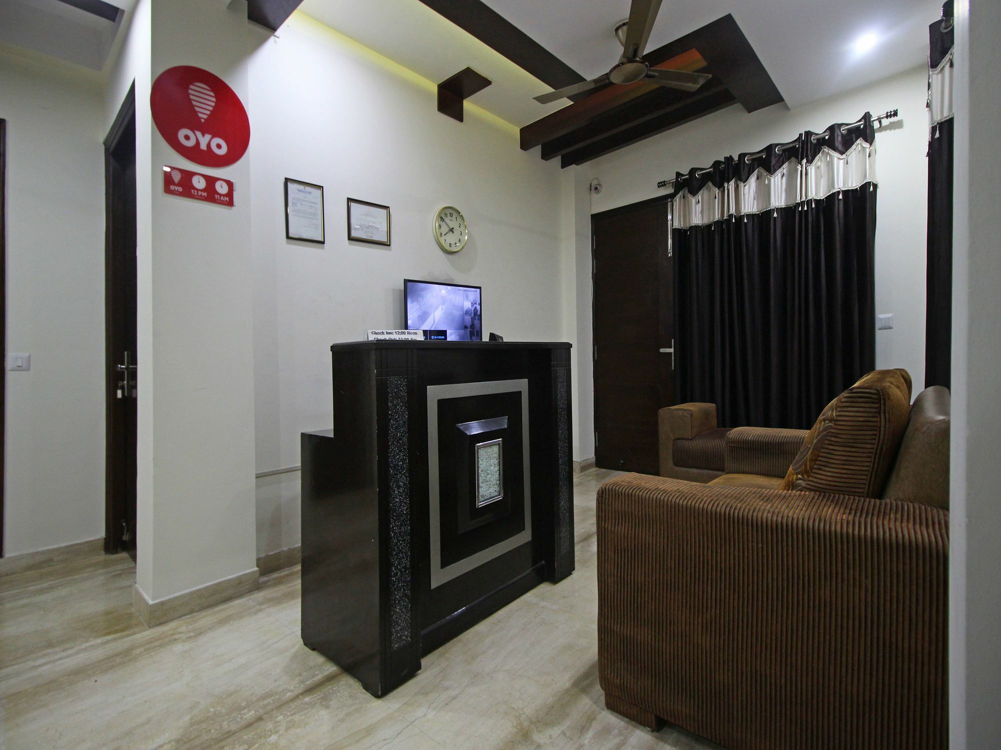 Fabhotel Mannat Residency Sec 52 구르가온 외부 사진