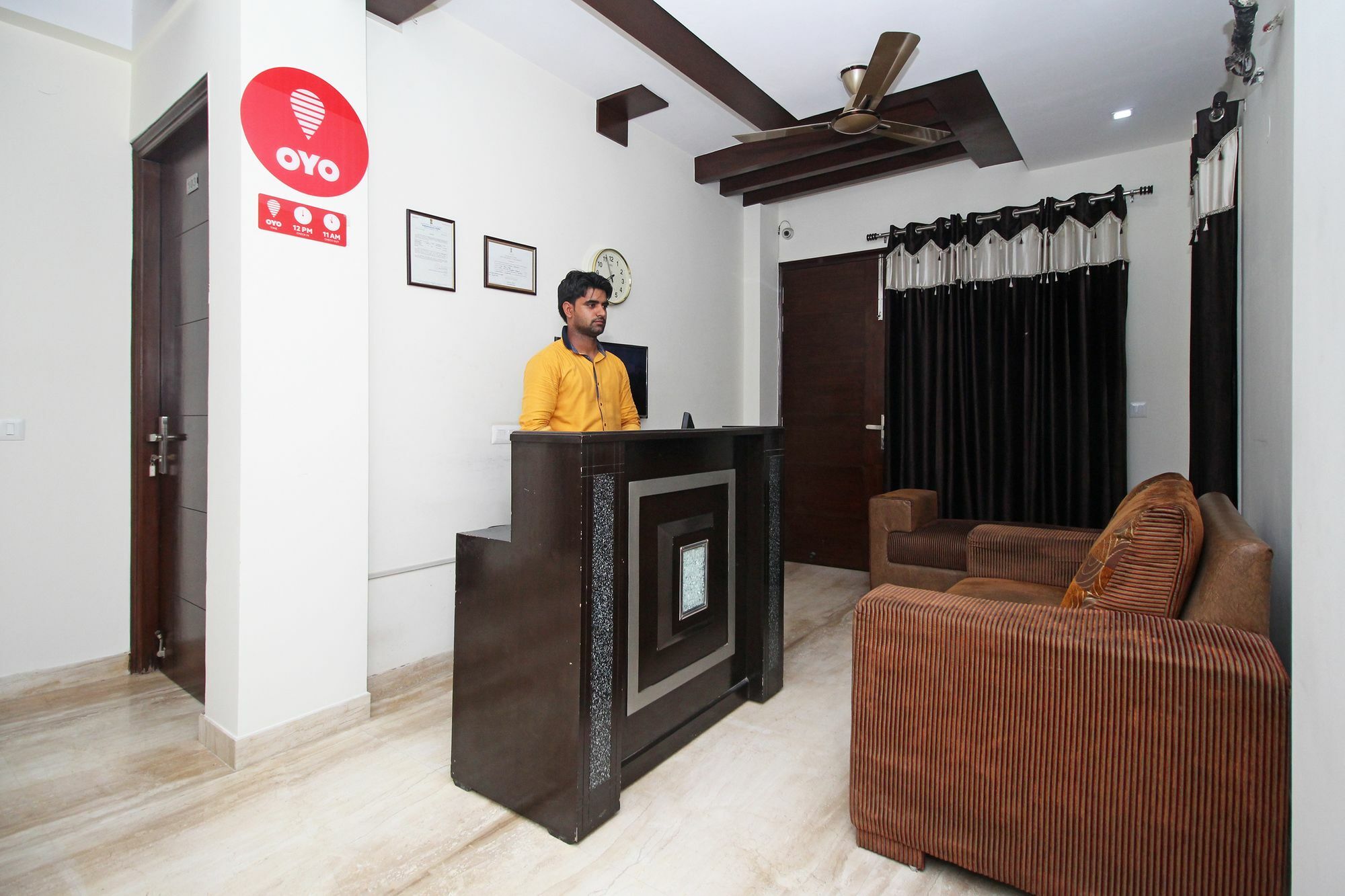 Fabhotel Mannat Residency Sec 52 구르가온 외부 사진